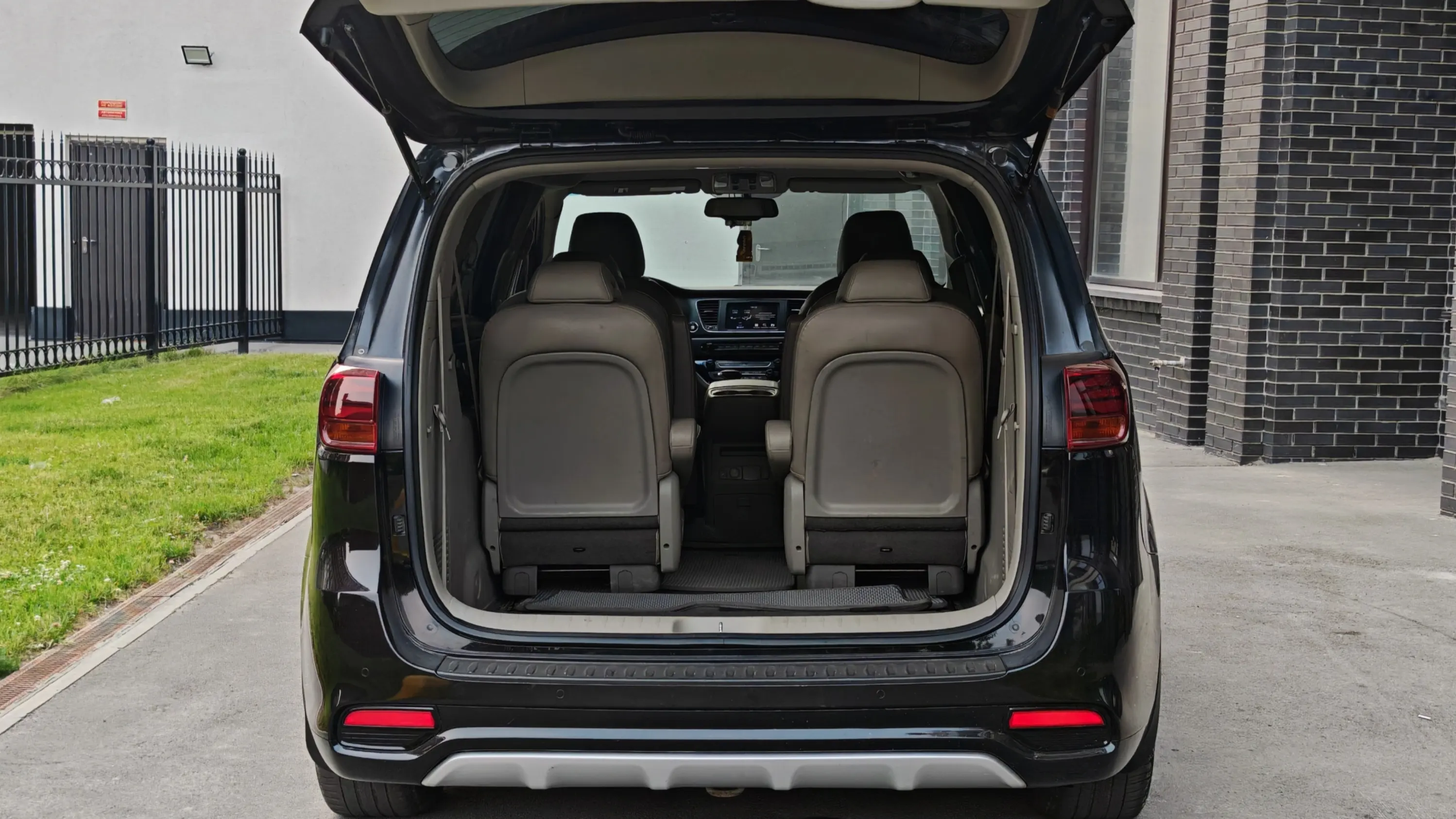 kia carnival