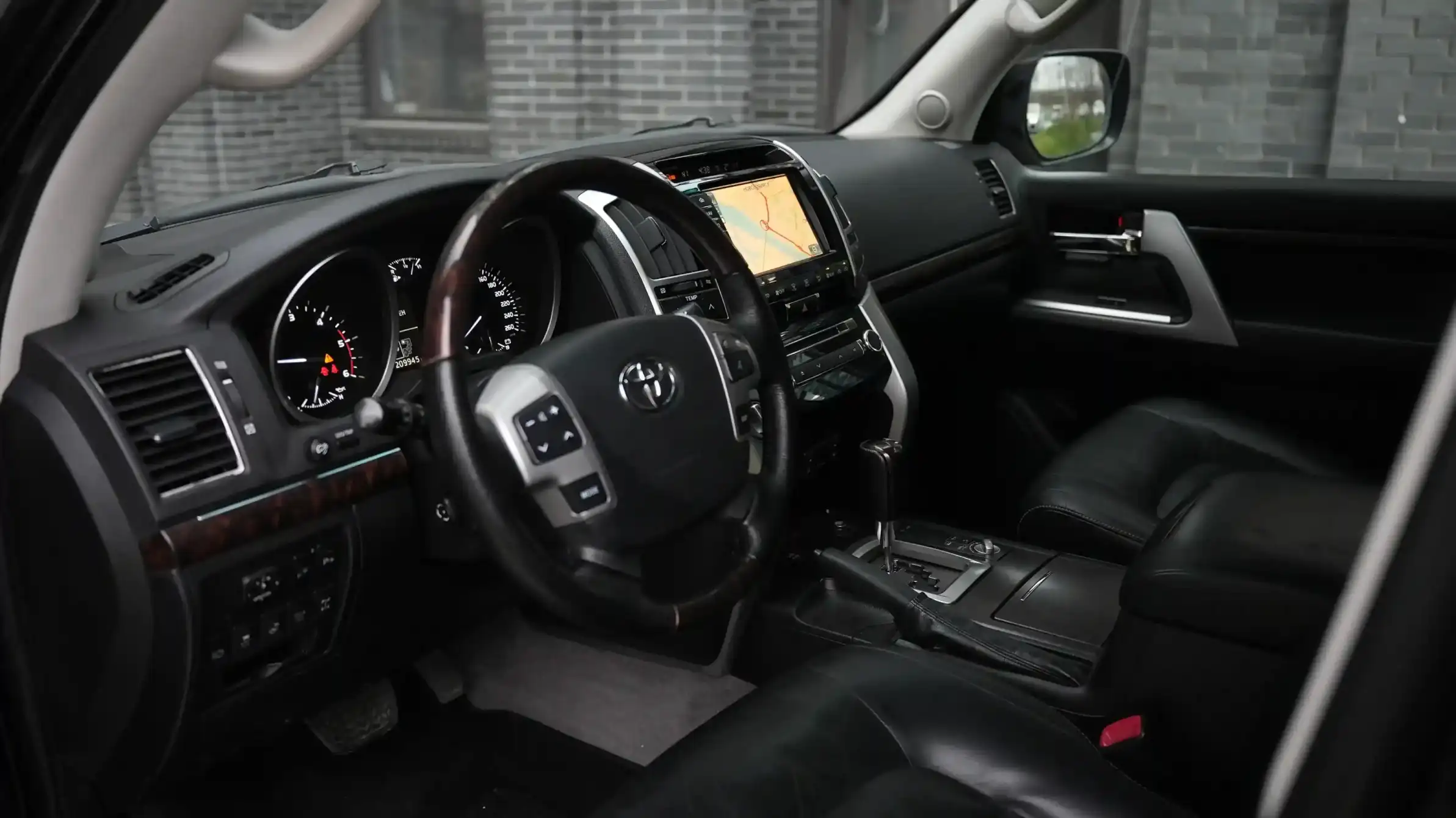 toyota land cruiser 200