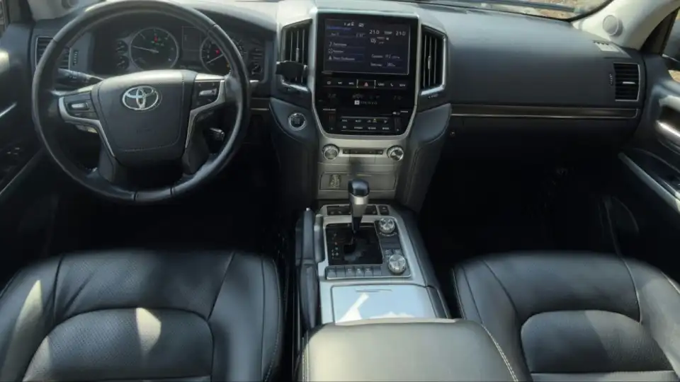 toyota land cruiser 200