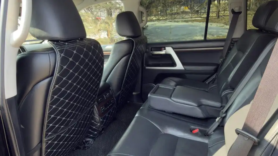 toyota land cruiser 200