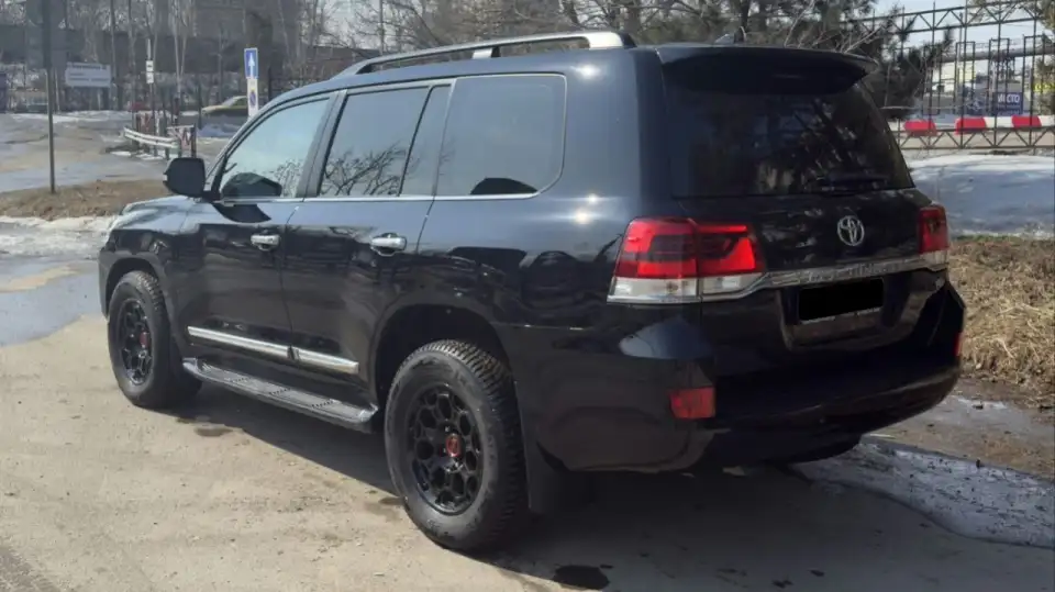 toyota land cruiser 200