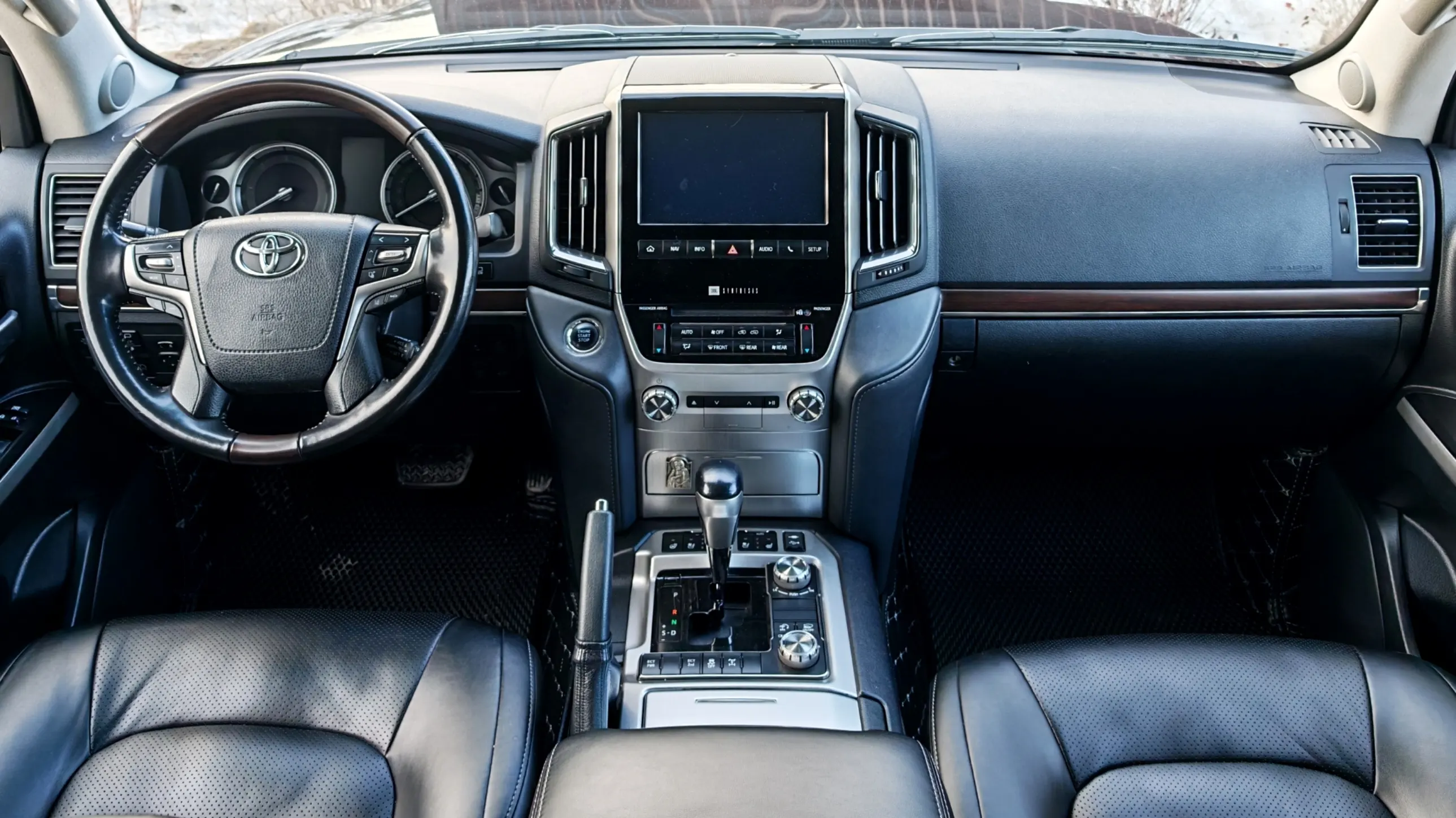 toyota land cruiser 200